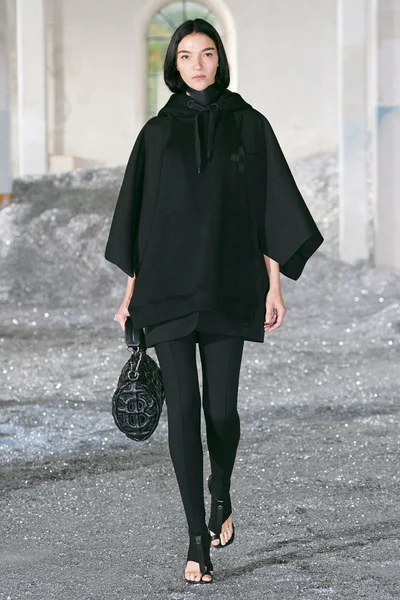 Look 10